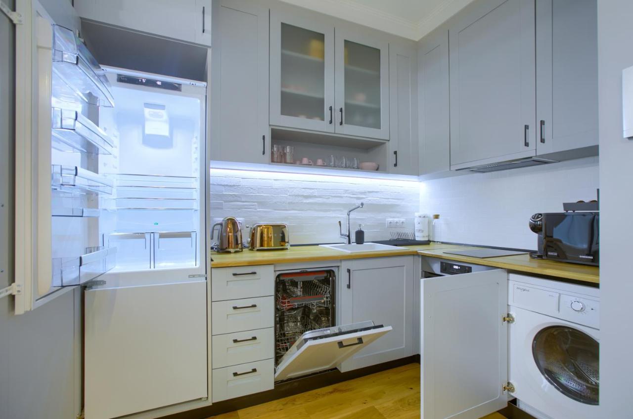 Premium Apartments Lovely 2Bd Near The Parliament Sofia Exterior foto